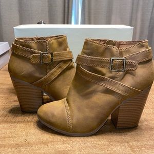 Lauren Conrad Tan Booties Size 8